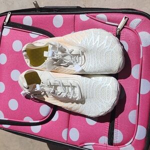 GENTLY USED WHITE/PEACH RUNNING/SWIMMING SPORTS SHOES